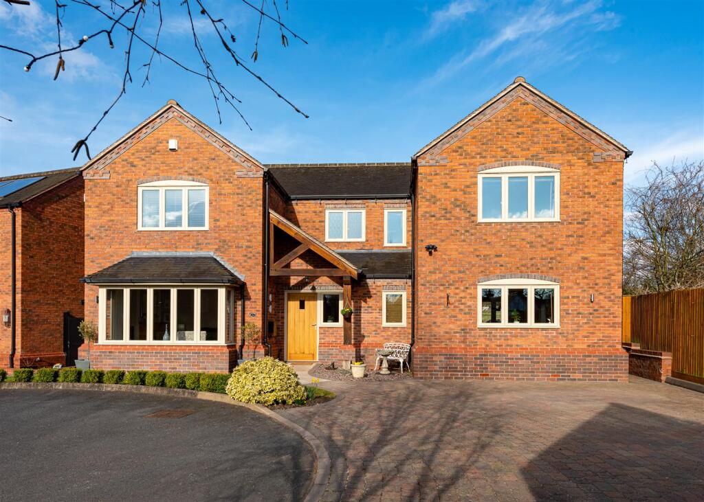 32 Post Office Road-front2.jpg