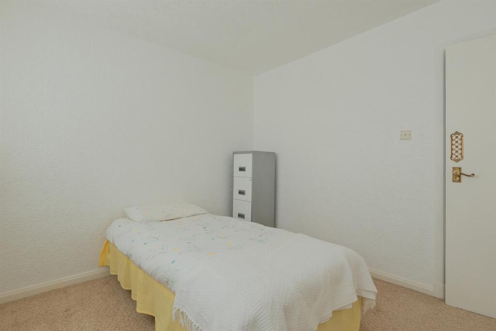 039-45 Station Road Carluke, ML8 5AD.jpg