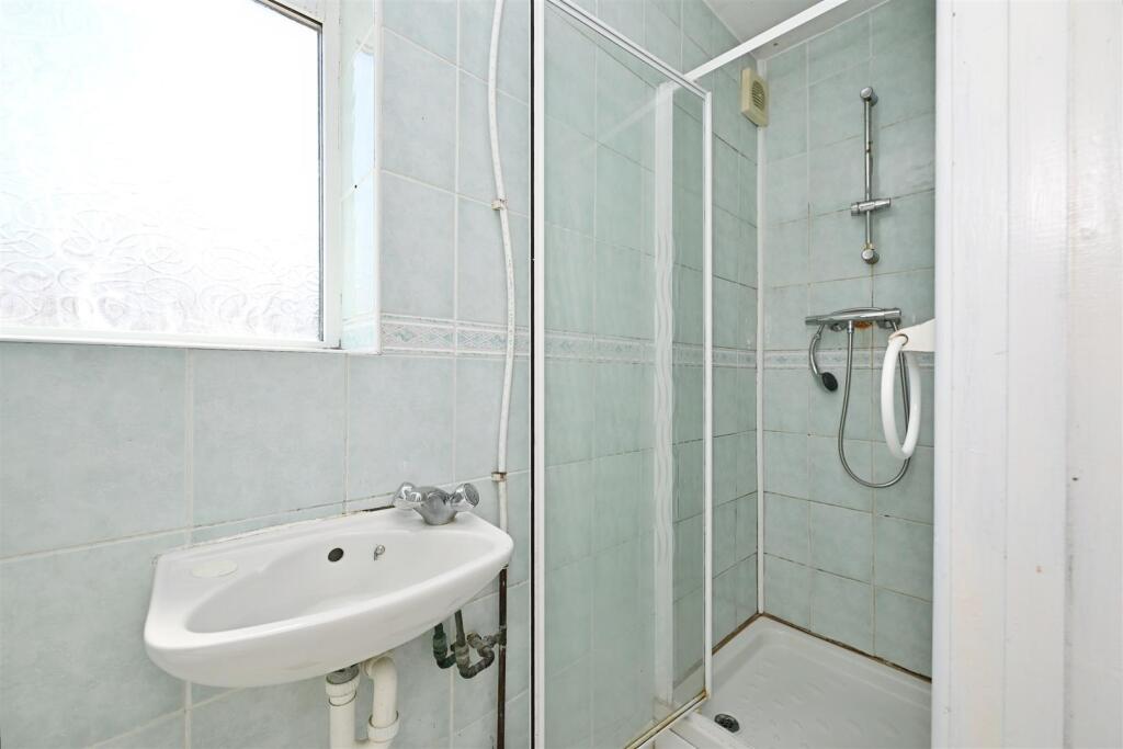 GF Shower Room