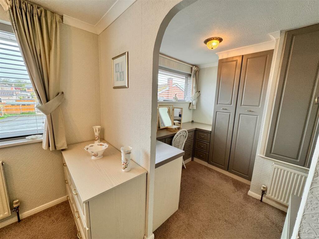 DRESSING ROOM