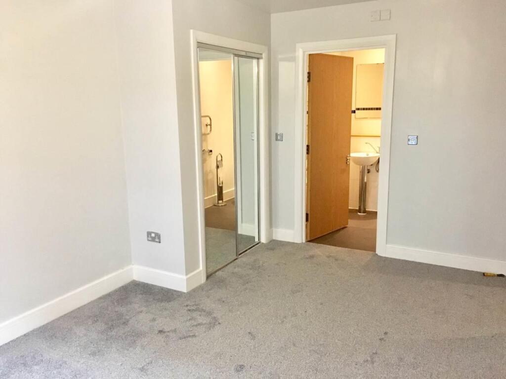 Master Bedroom2.jpg