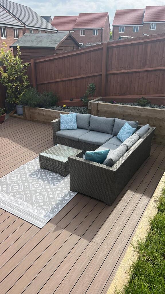 Vendor supplied photo decking area