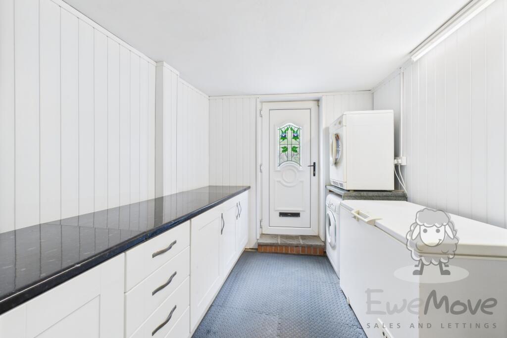 CAM05128G0-PR0011-STILL038