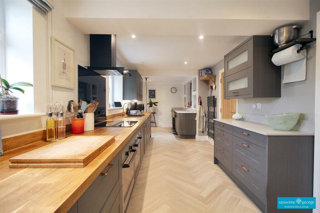 Kitchen/Breakfast Room