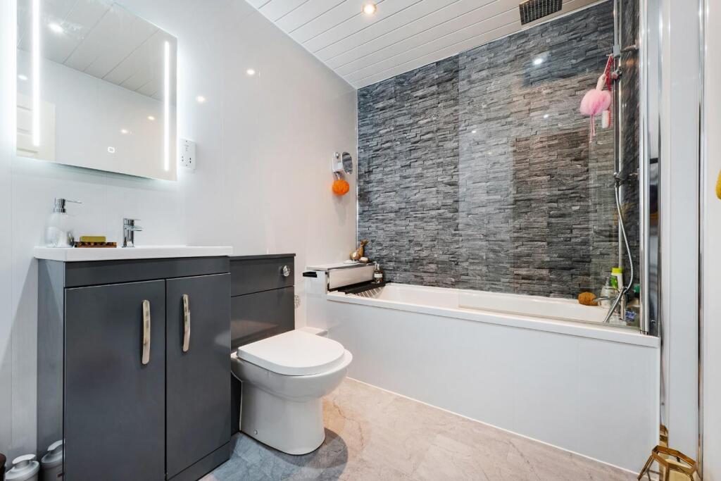 58 Threadfold Way HDR-20.jpg