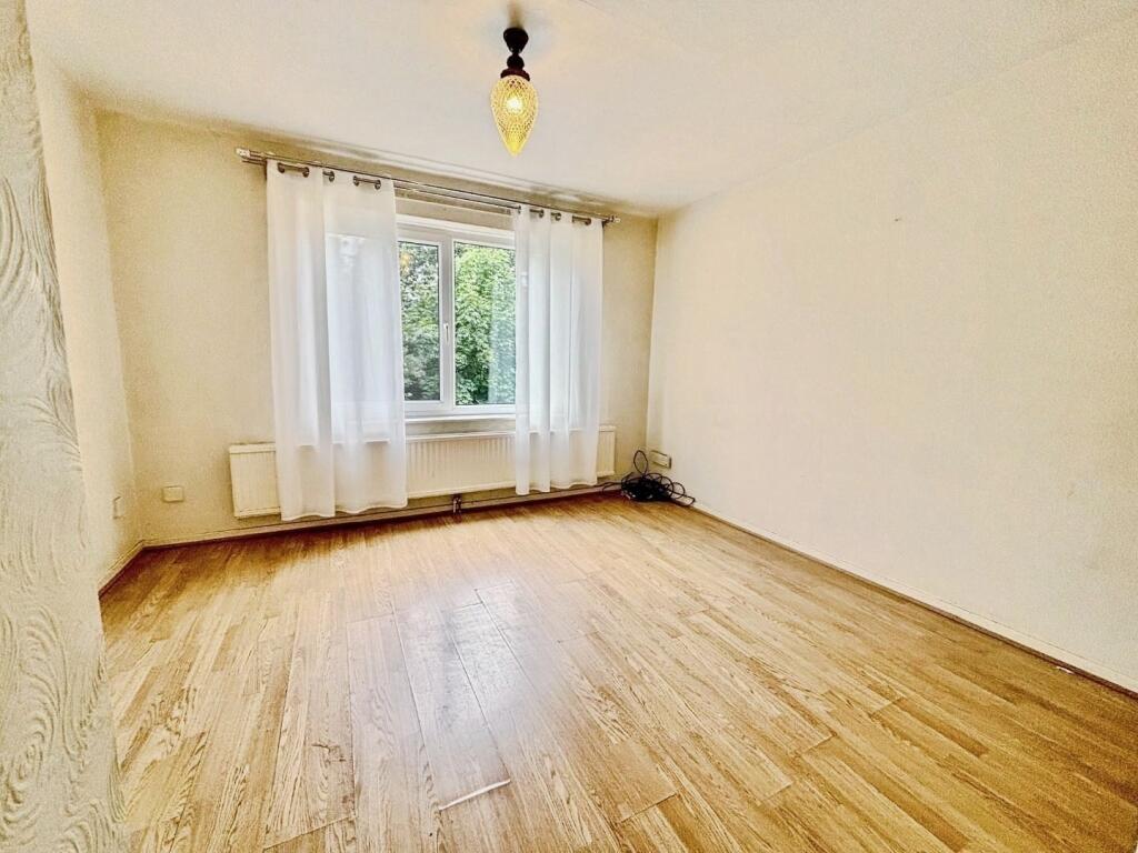 pbox-bedroom-327110.jpg
