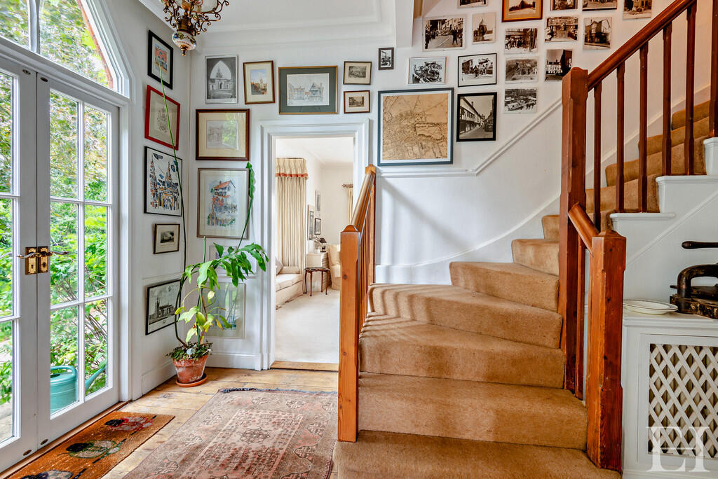 8608849-interiorW...