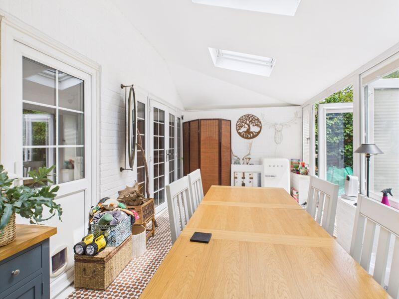 Garden room other way 