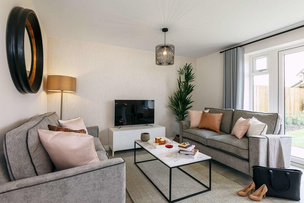 French doors flood the lounge diner with natural light