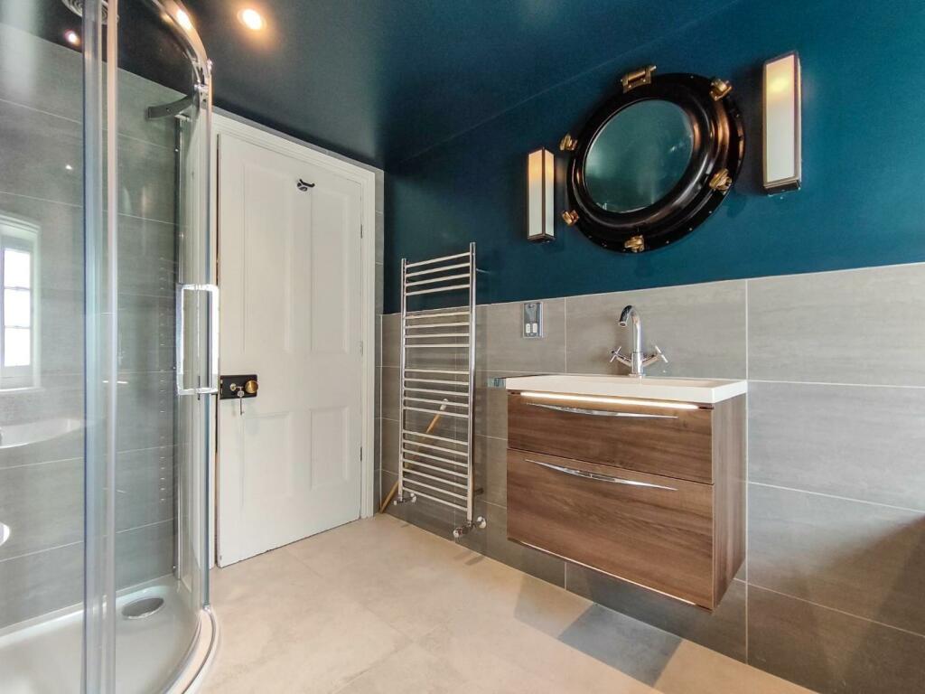 Family Bathroom Aspect 2