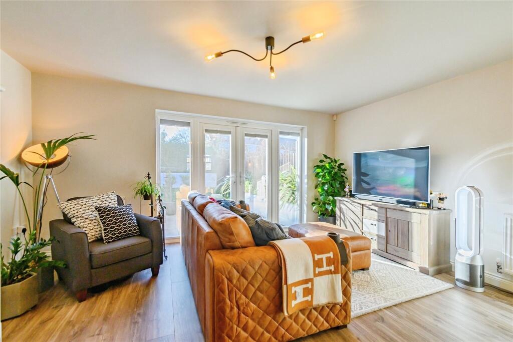 Living/Kitchen Area