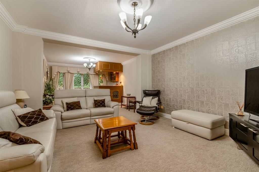 8631941-interior18.jpg