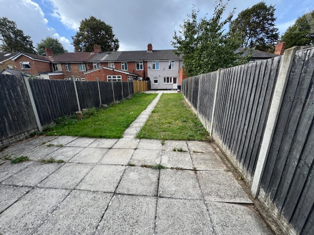 21 Moathouse Road Rear Garden x 2