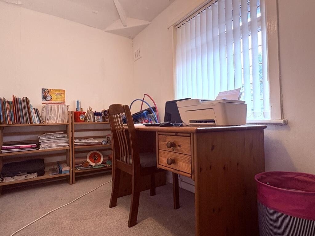 2nd bedroom
