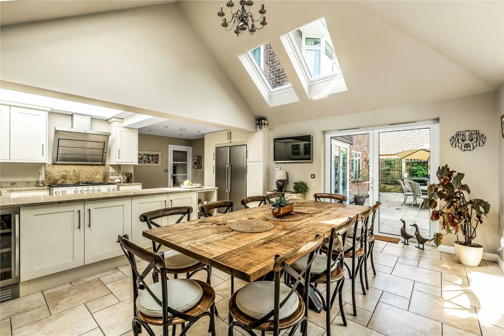 Kitchen/ Dining Room