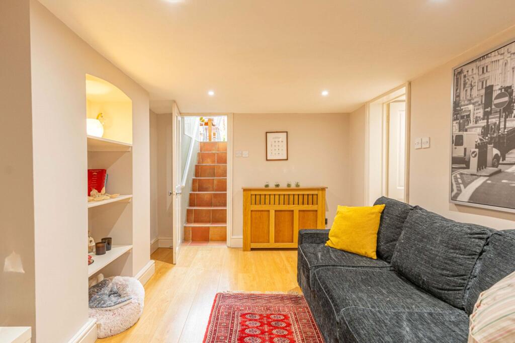 Sitting Lgf To Stair