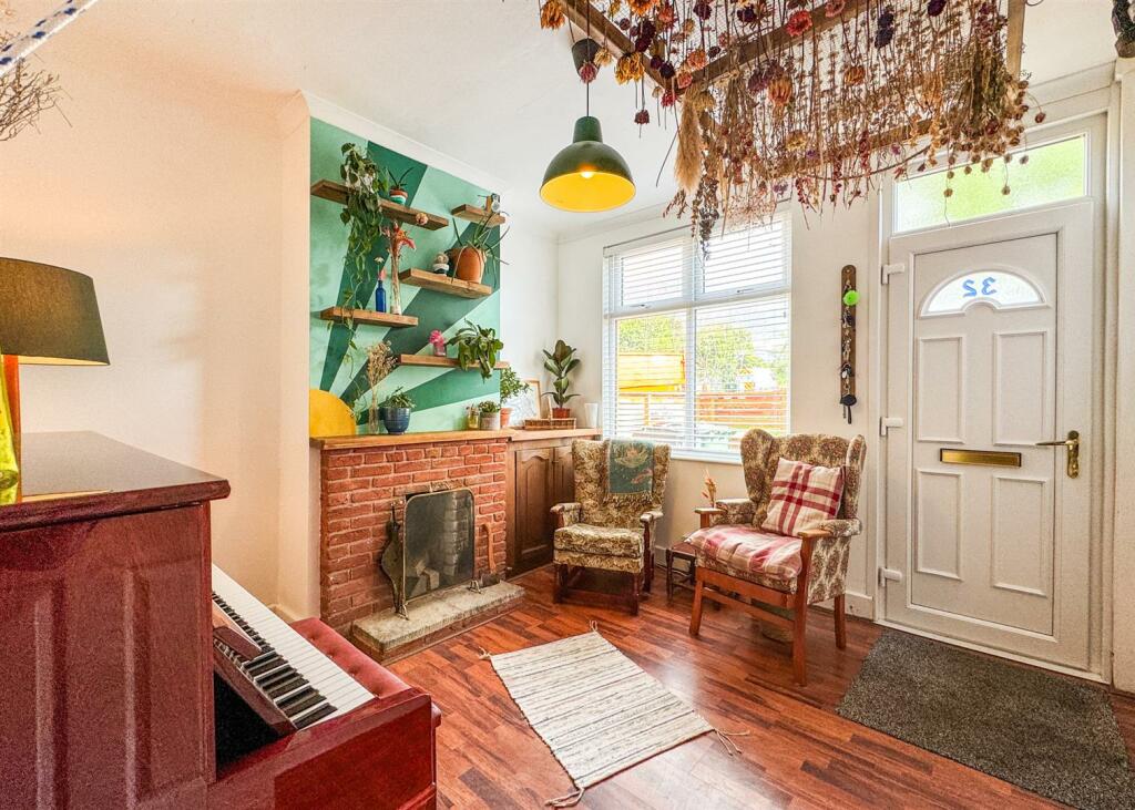 FRONT ROOM