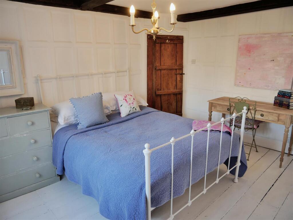 PRINCIPAL BEDROOM