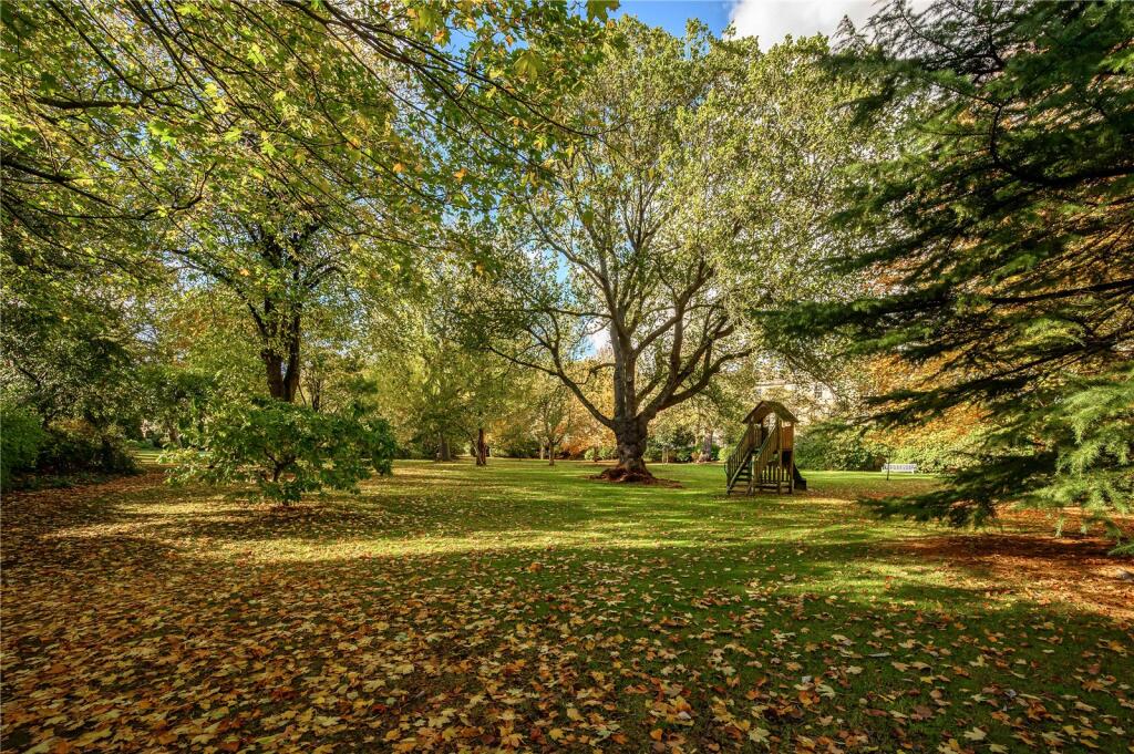 Drummond Place Grdns