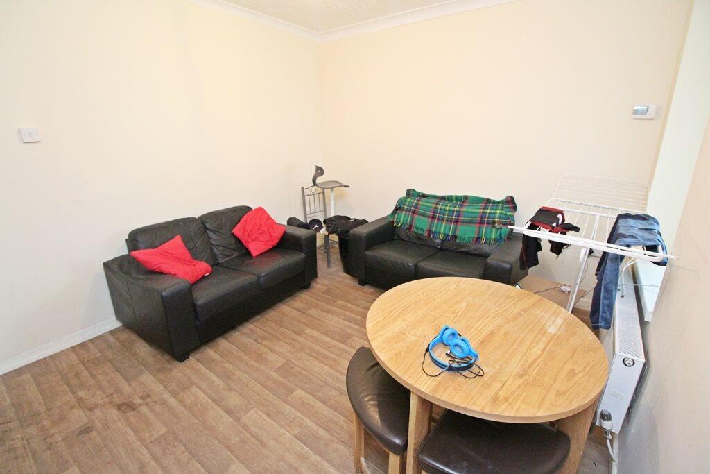 1_Living Room (2)