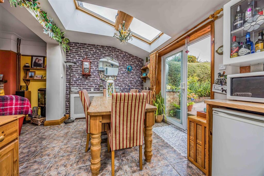 59 Woodfield Avenue, Drayton-Small-PorticoMarketin