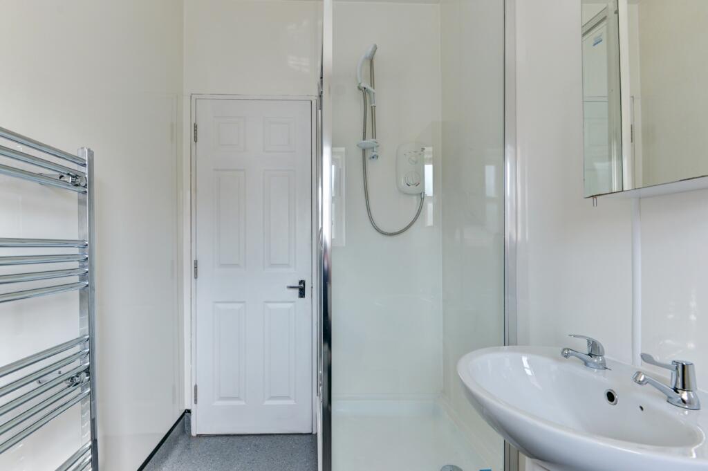 68 Whippingham Road Bathroom 3 (2)
