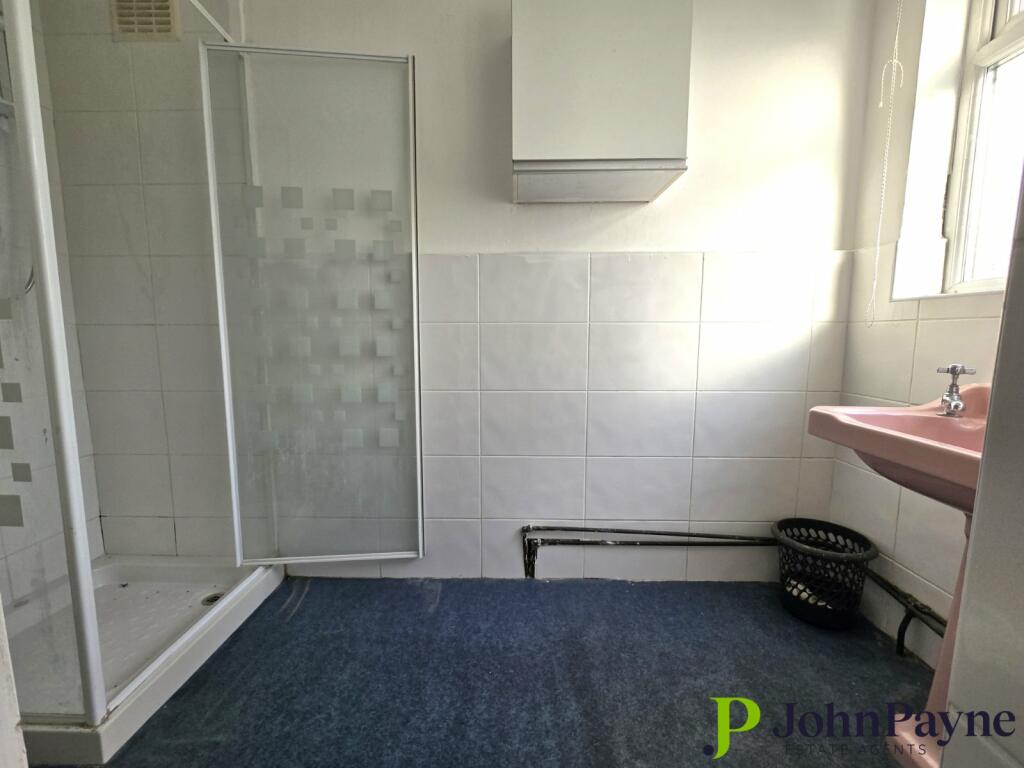 1st Fl Shower Room