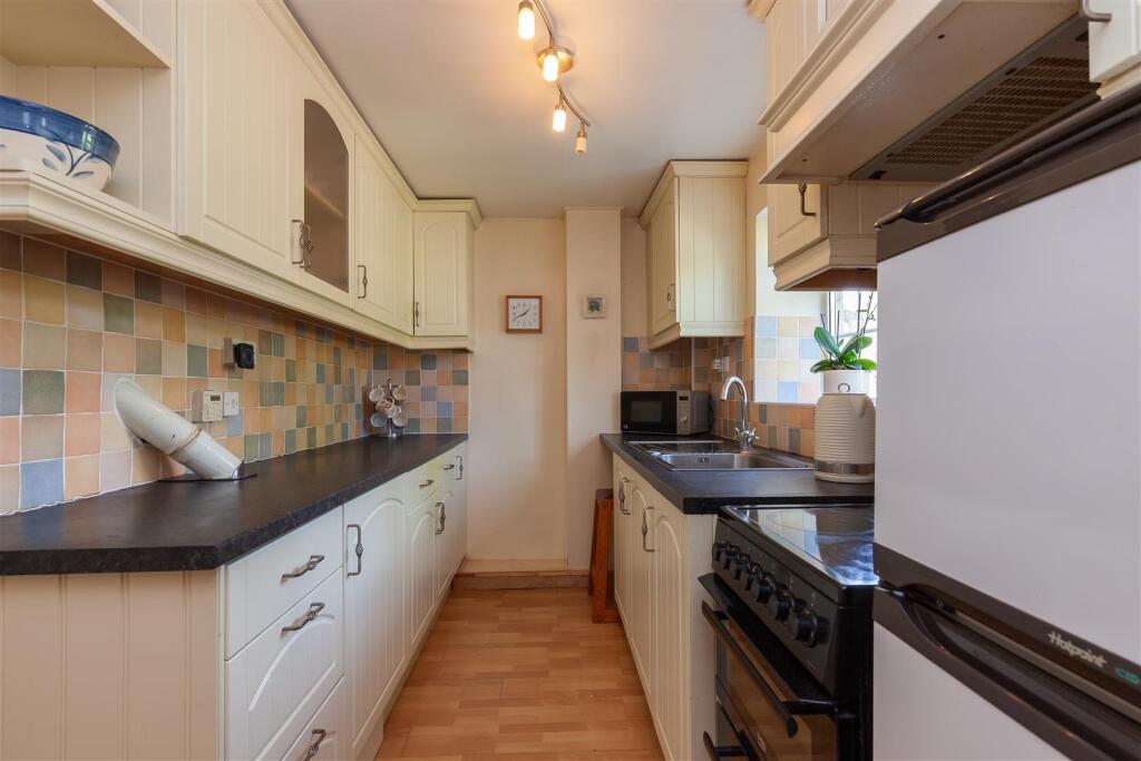 Kitchen 1.jpg