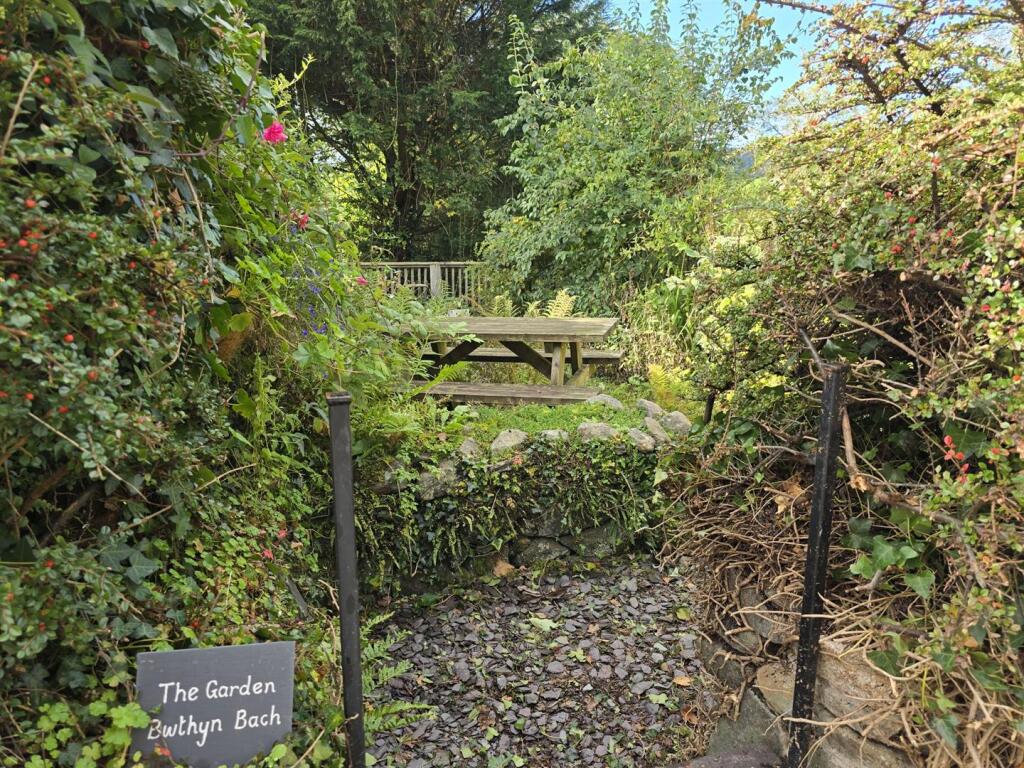 WhatsApp Image 2025-10-08 at 12.09.00_5278dd6b.jpg