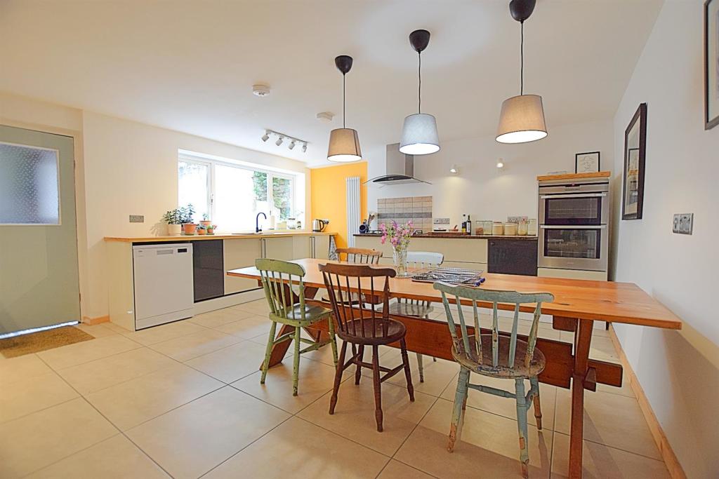 Kitchen 3.jpg