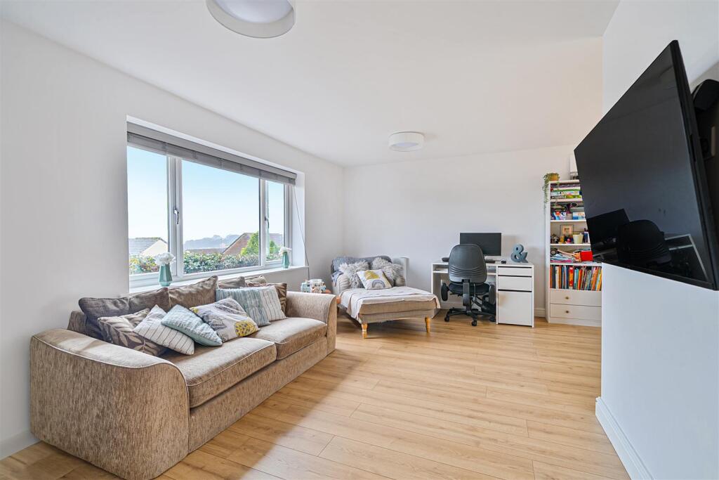 New Meadow Sitting Roombl..jpg