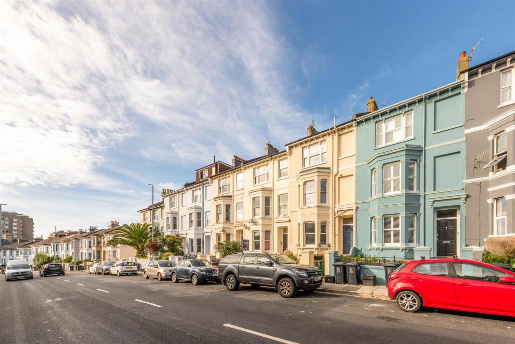 Flat 2, 35 Queens Park Road-14.jpg