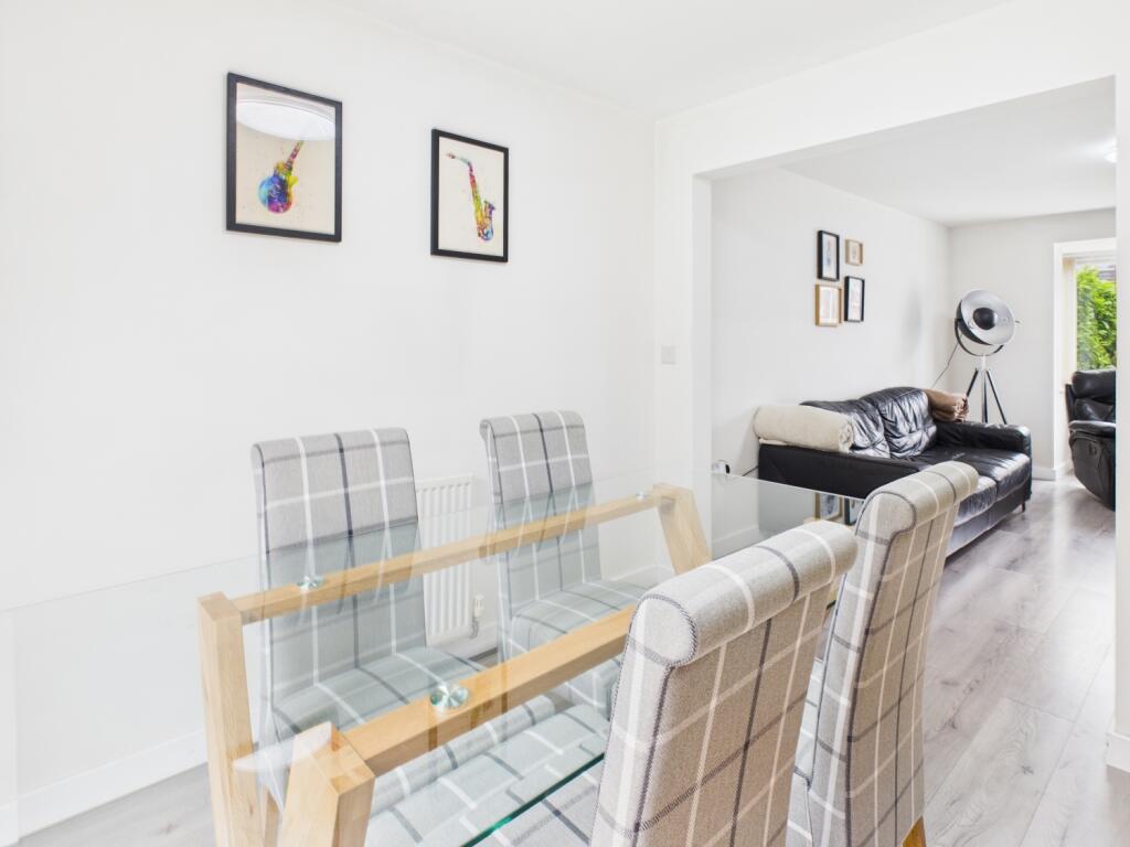 CAM03729G0-PR0094-STILL016