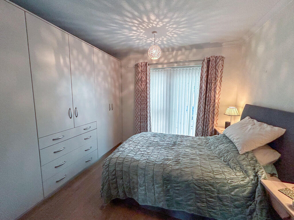 bedroom 1-2