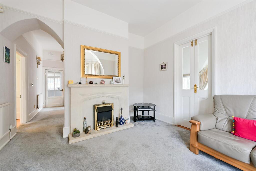 EAST LODGE, GARRATT LANE. 1 (13).jpg