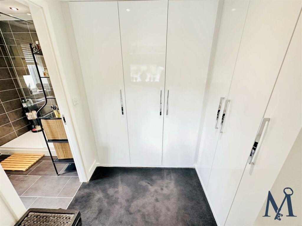 Walk-in Wardrobe