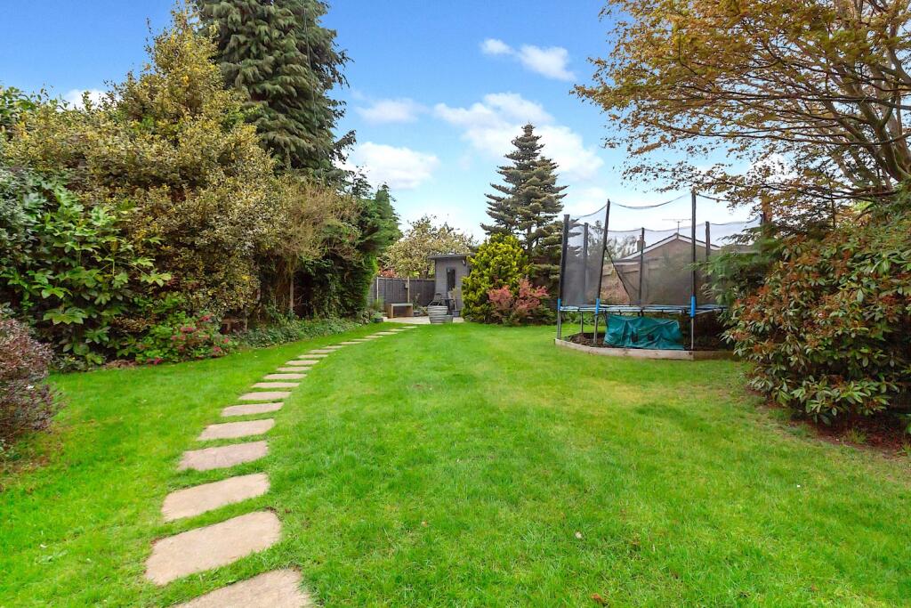 3 Pinewood Hill - Garden1