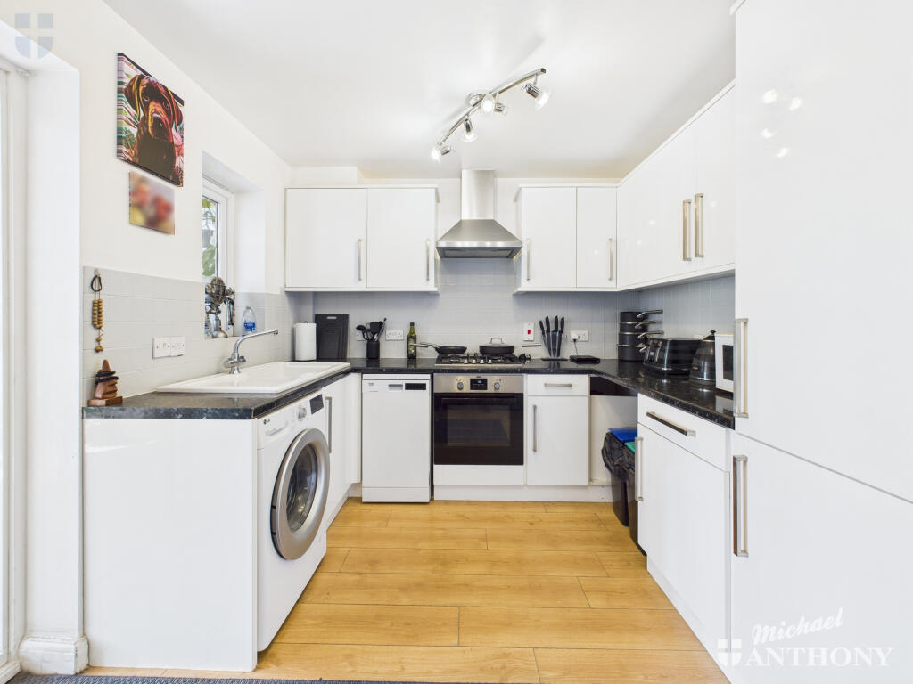 CAM03852G0-PR0419-STILL008