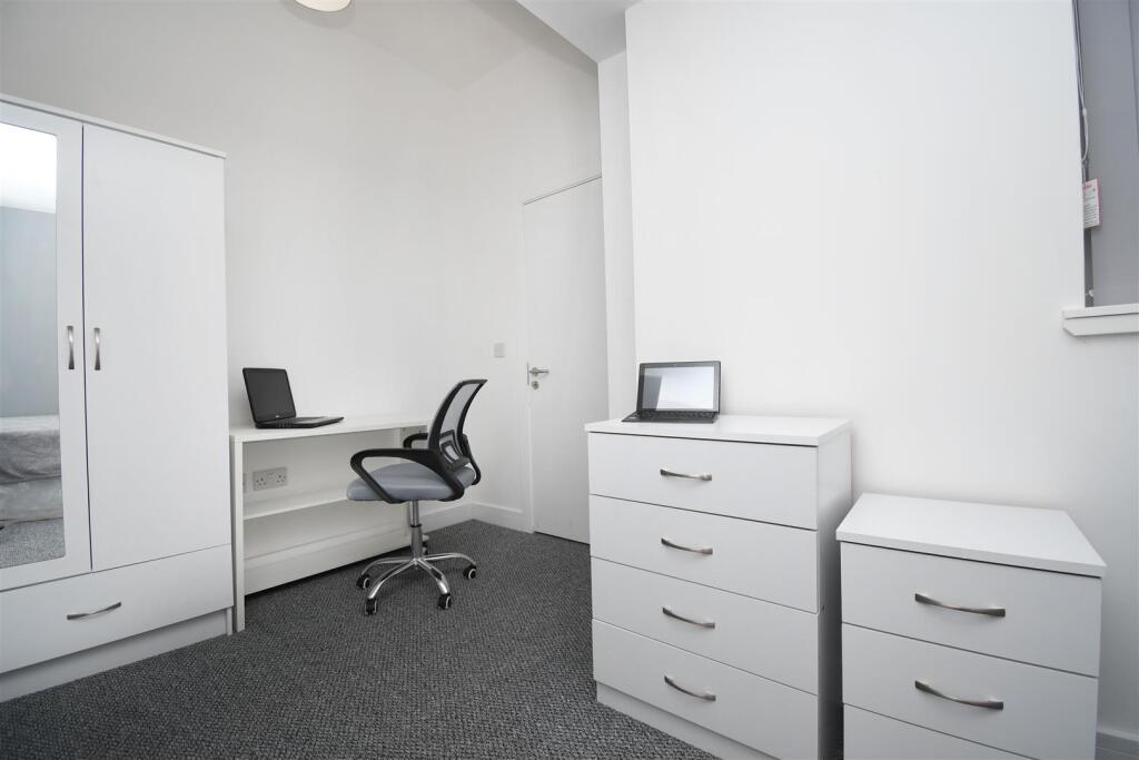 11 - 38 Queensberry.jpg