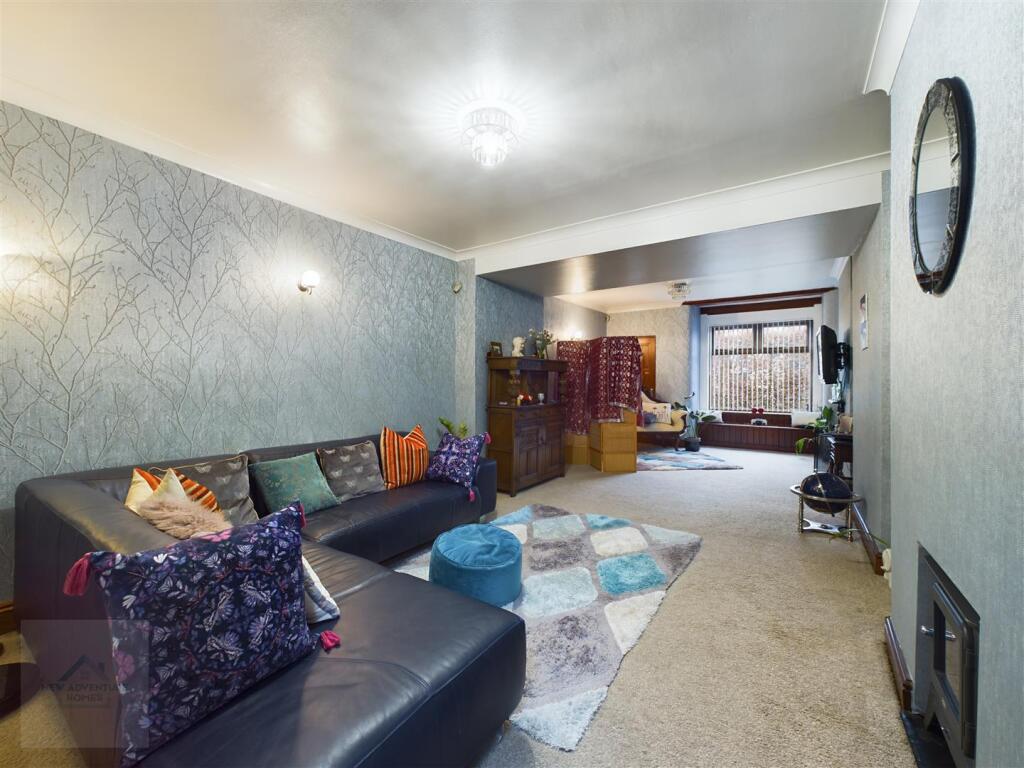 Living Room / Dining Room
