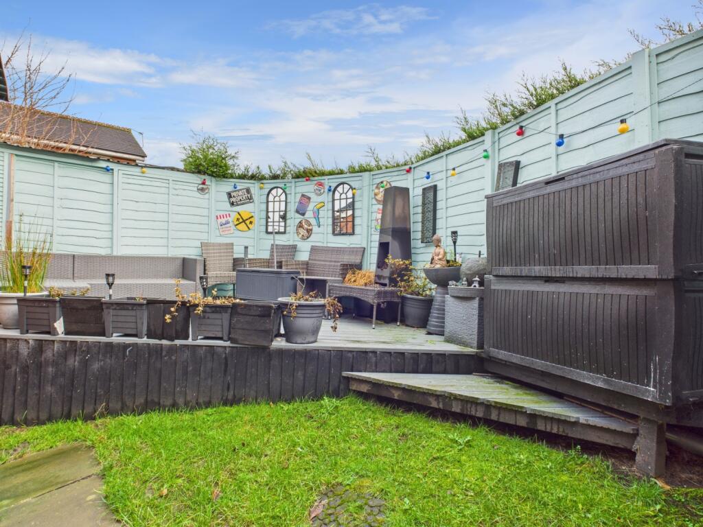 CAM03729G0-PR0195-STILL035