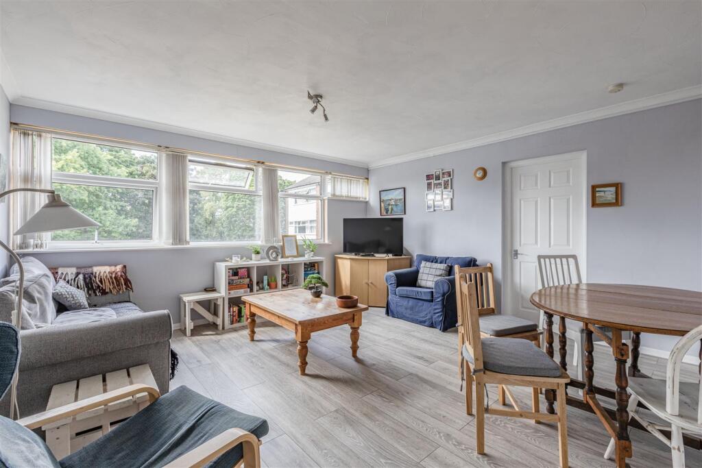 New Court, KT15 2EE - 7.jpg