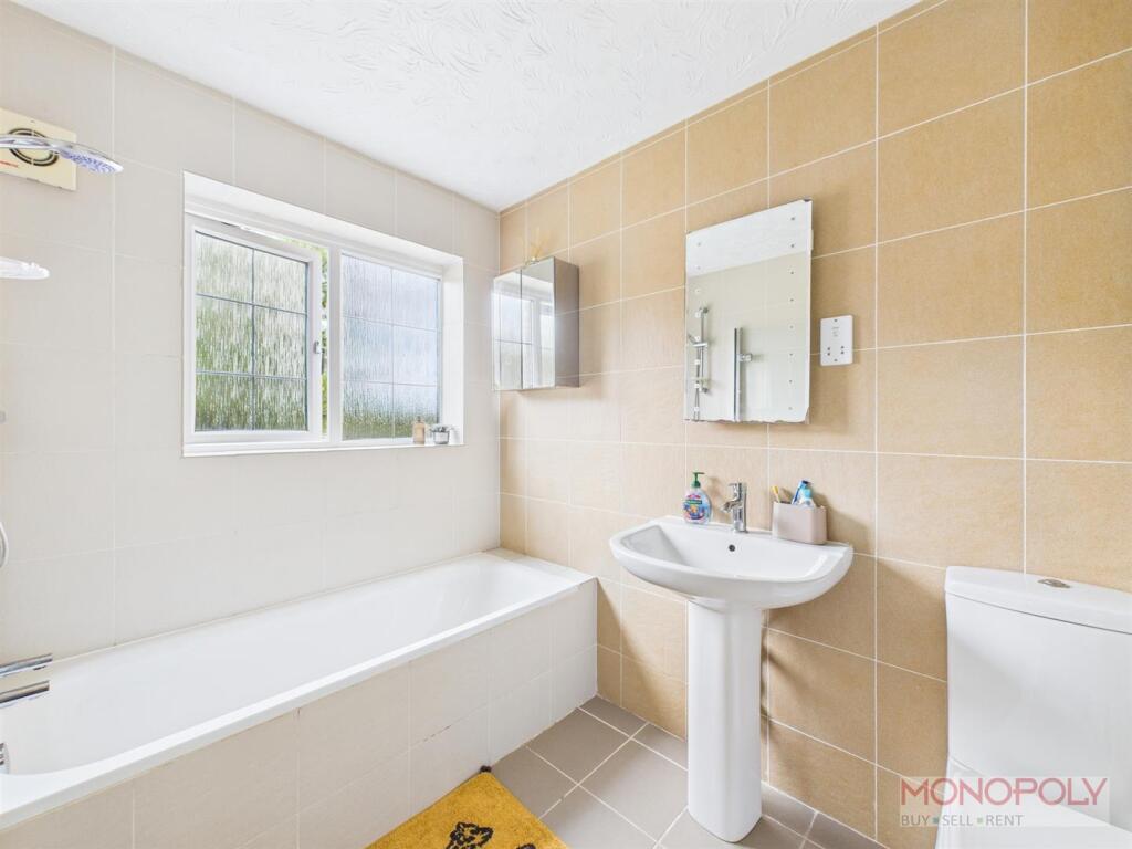 FAMILY BATHROOM
