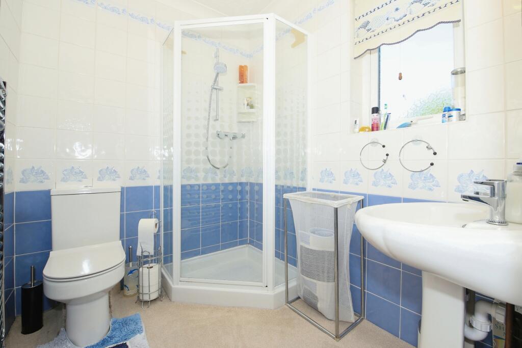 Bedroom 2, ensuite