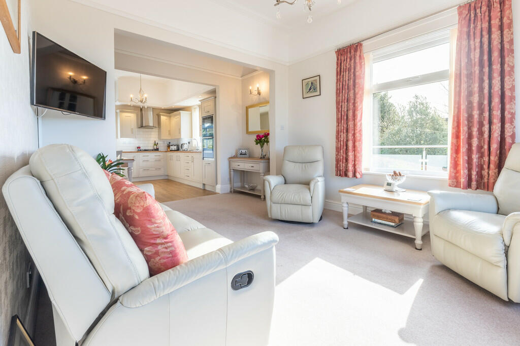 Lounge through to...