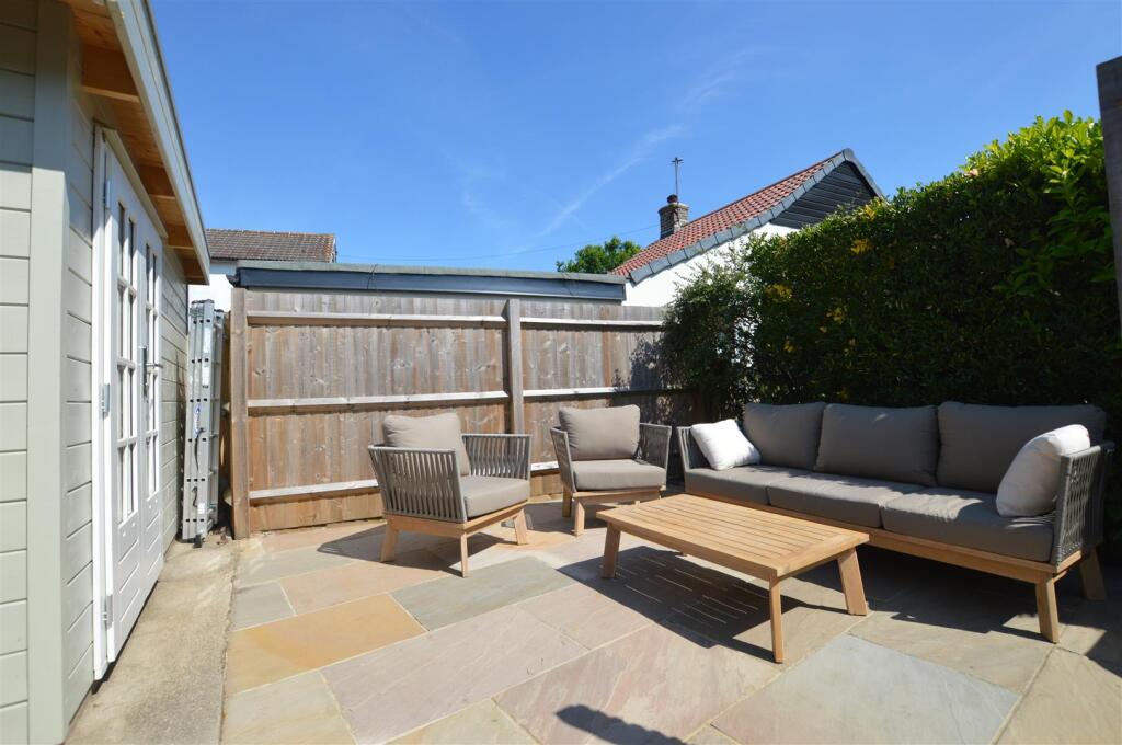 40 Hounslow Road garden patio.JPG