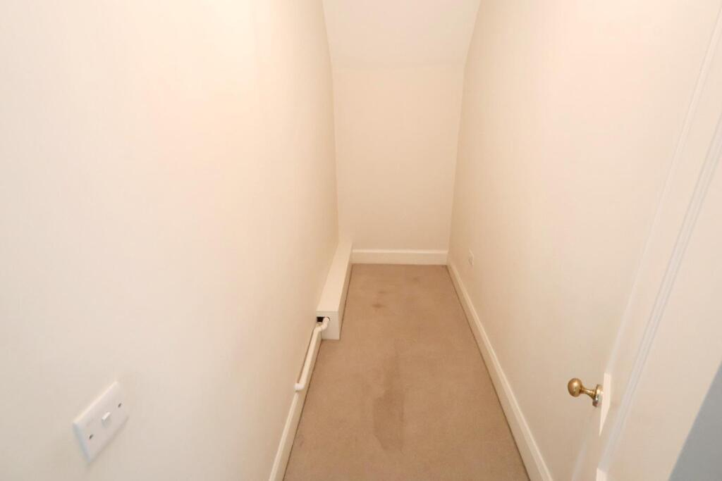 WALK-IN-STORE