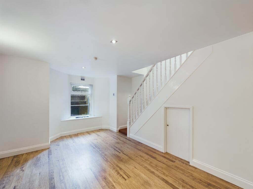 CAM02386G0-PR0085-STILL016