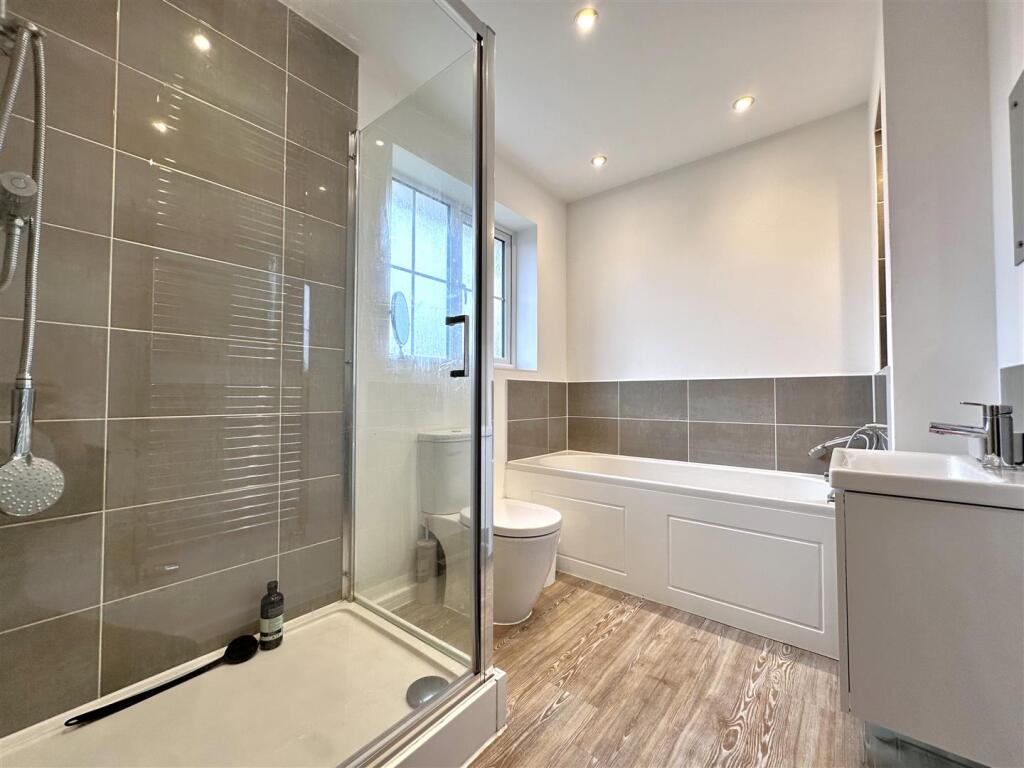 Four-Piece Family Bathroom 840