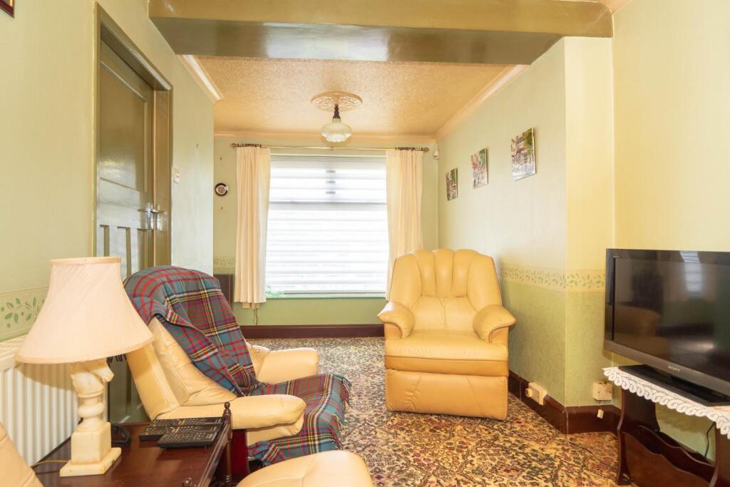 SITTING/DINING ROOM